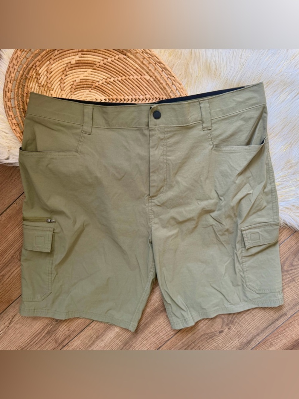 Orvis Tech Khaki Tan Green Cargo Hiking Nylon Blend Shorts Size 40